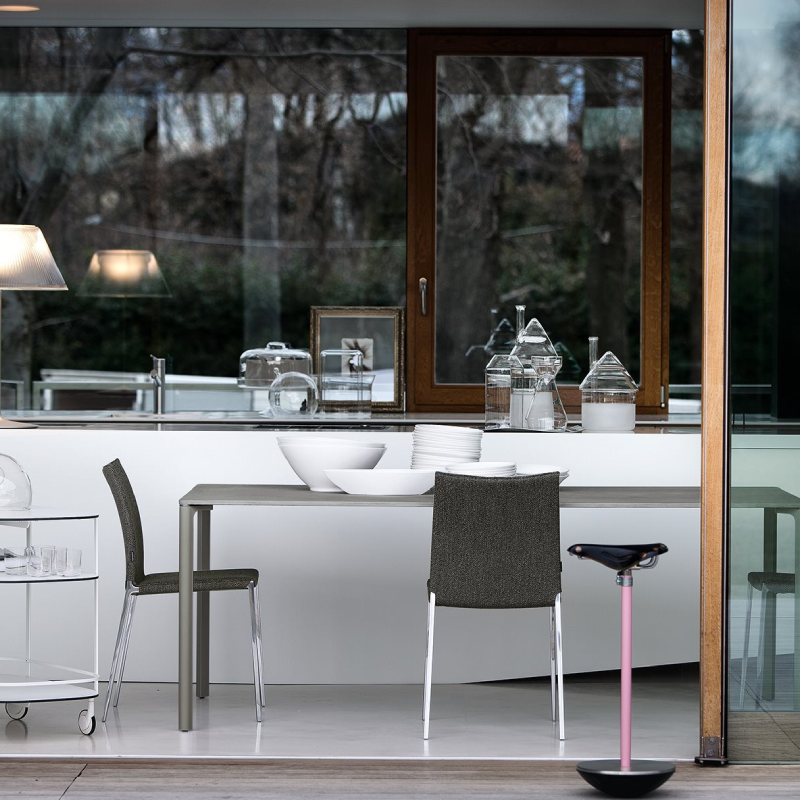 Modern dining area with funiture by Zanotta